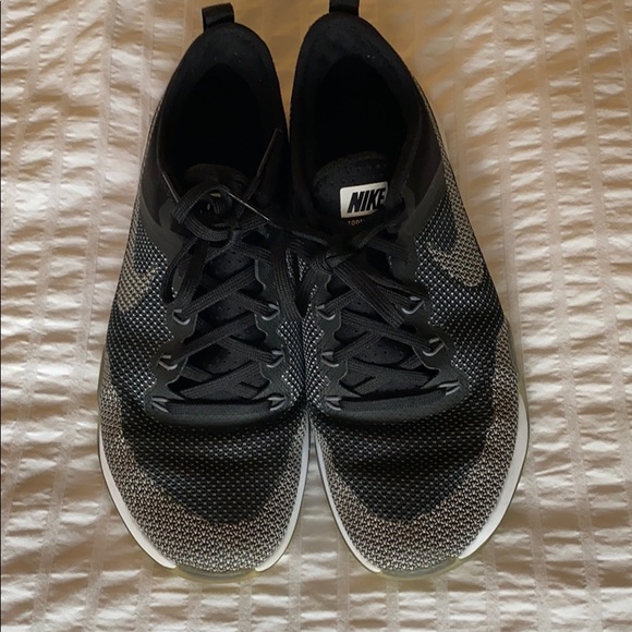 Nike zoom dynamic trainers. Black, white, and grey - Picture 3 of 11